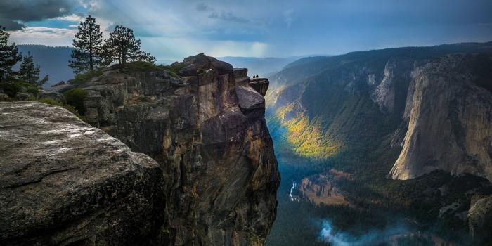 2048x1180 Sitting on Top of the World HD Wallpaper | Background Image