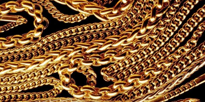 1600x1200 Gold Chains Wallpapers