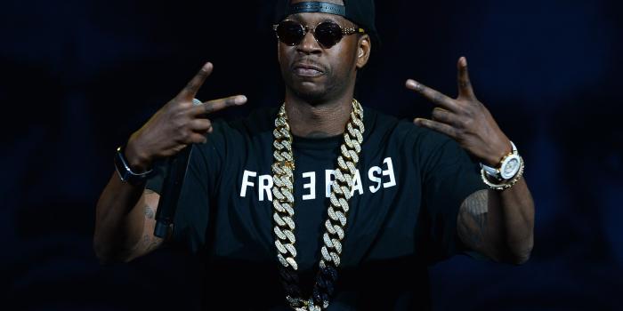 2560x1600 Gold Chains Wallpapers