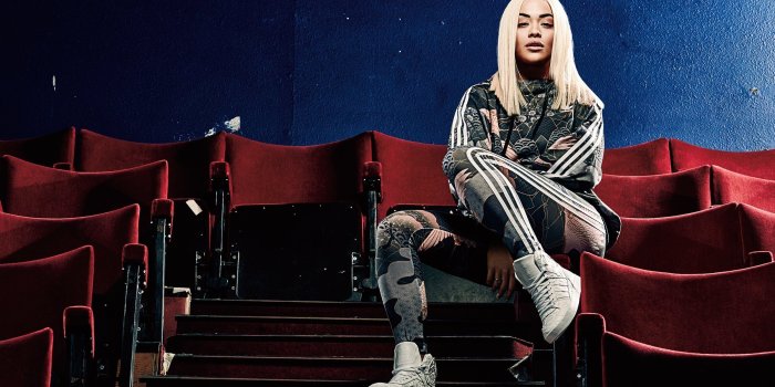 2500x1667 Download wallpapers clothing collection, brand, advertising