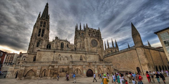 1920x1200 Wallpaper Spain, Burgos, cathedral, tower, people, clouds 1920x1200