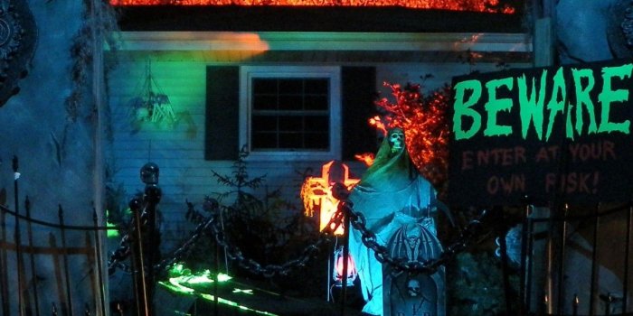 1200x1920 Download Wallpaper 1200x1920 Haunted house hang up, Haunted house