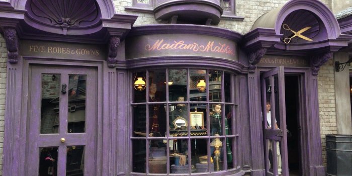 1600x1200 A Crafty Chick: Diagon Alley-Madame Malkin's Robes & Potage's