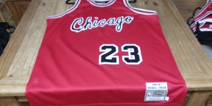 1600x900 Chicago Bulls 1984/85 Red Michael Jordan Mitchell & Ness Authentic Jersey