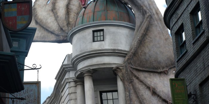 2736x3648 The Ukrainian Ironbelly dragon atop Gringotts Bank. | Universal