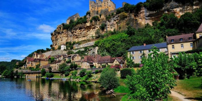 1366x768 Other: Moss Autumn Season Ruins Forest Leaves Ireland Green HDR