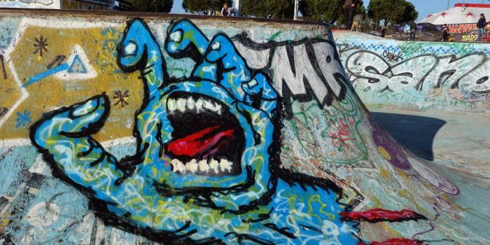 1600x1200 martin monet: Santa Cruz hand at Skatepark de Gramont, Montpellier