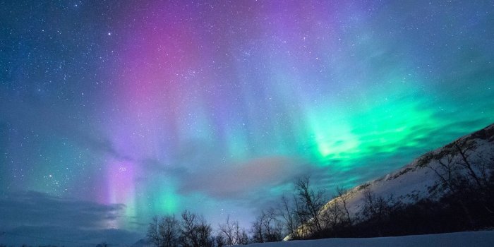 2732x2732 Wallpaper Weekends: Northern Lights Wallpaper for Mac, iPhone, iPad