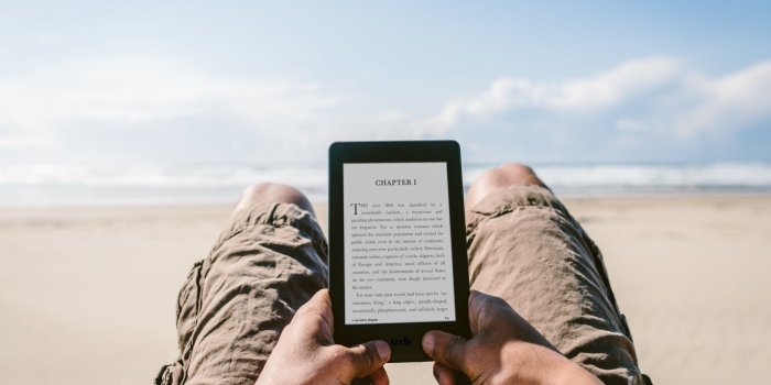 2048x1536 Waterstones to remove Amazon's Kindle from stores due to 'pitiful