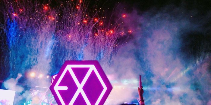 1200x900 Fans Created The Most Beautiful Rainbow Ocean For EXO - Koreaboo