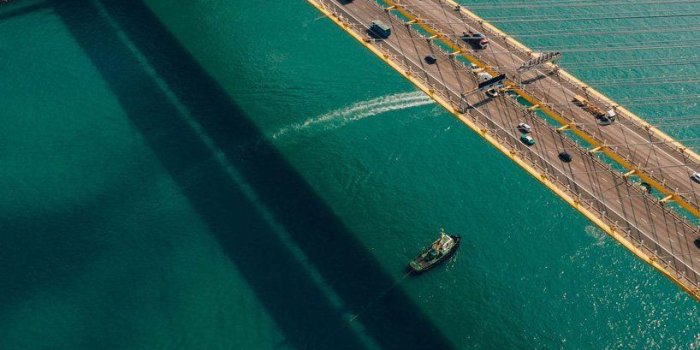 818x1019 giant KAWS sculpture floating in hong kong harbor will float no longer