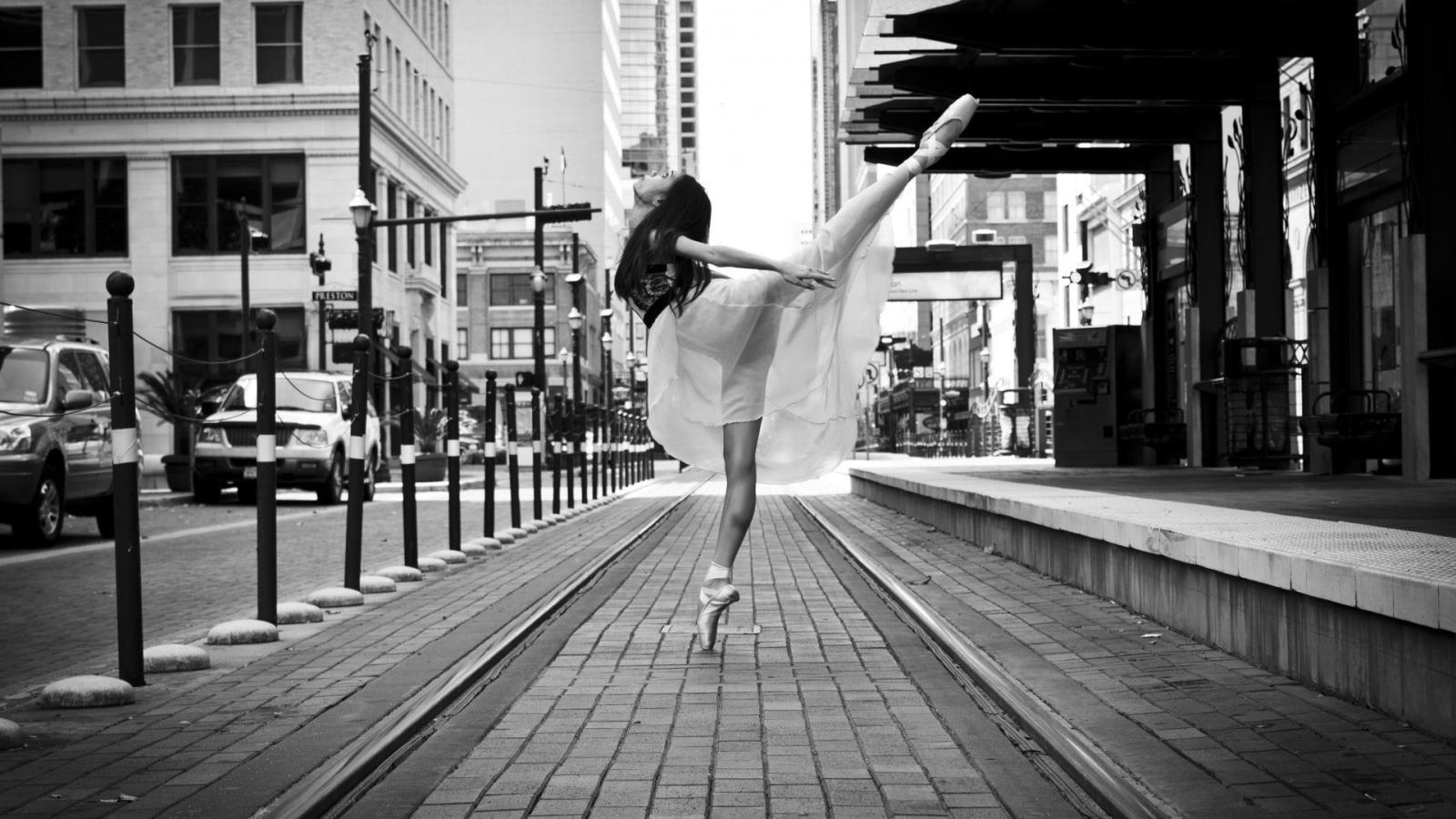 1920x1080 HD wallpaper: women's dress, ballet, ballerina, city, legs, spread
