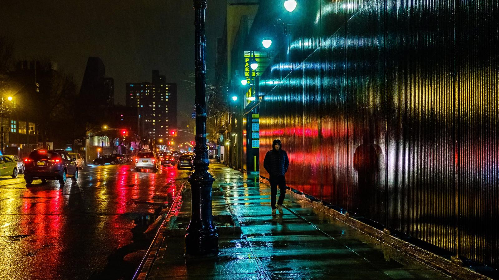 3000x1688 Photo of man walking across the alley at night, east side HD