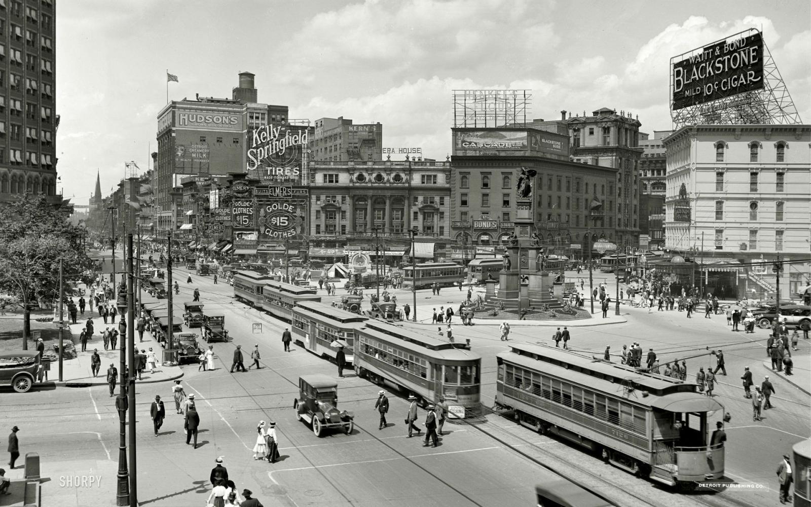 1920x1200 Detroit's Campus Martius - Looking north up Woodward Ave HD