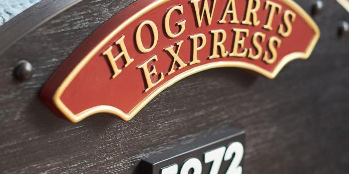 1200x1060 HARRY POTTER™ HOGWARTS™ Express Bed | Pottery Barn Kids CA
