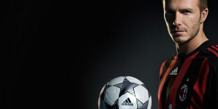 1600x1200 David Beckham In AC Milan Equipment With Adidas Football Ball