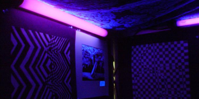 1600x1200 NailsByStephanie: Difference Between Black Light And Glow, Dark