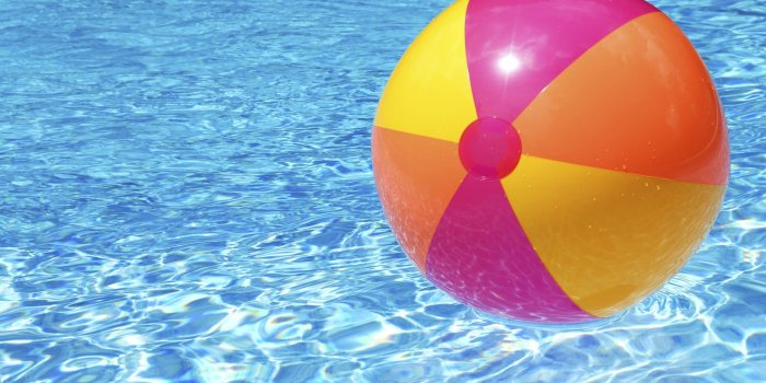 2880x1928 Beach Ball Floating On Water Images | HD Wallpapers Images | Beach