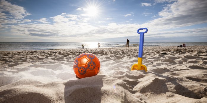 3840x2400 Picture beaches Sun Nature Summer Sky Sand Ball Coast 3840x2400