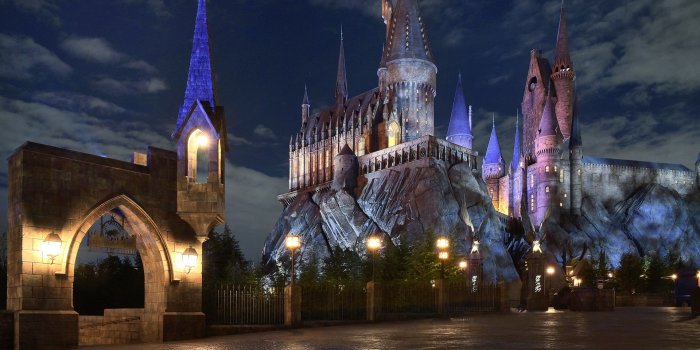 1920x1440 Wallpaper Hogwarts School, castle, night 1920x1440 HD Picture, Image