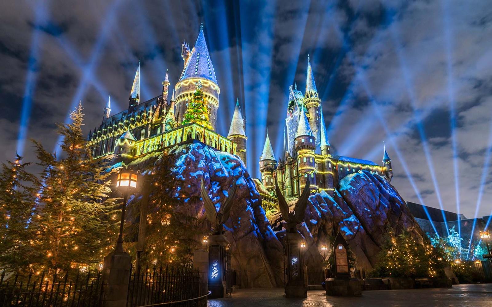 1680x1050 The Wizarding World Of Harry Potter Is Getting A Night-Time Makeover