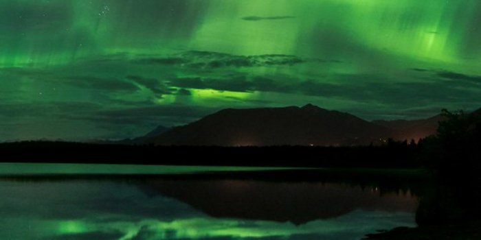 950x1689 Download Aurora Borealis Northern Lights Panorama Alaska Free Pure