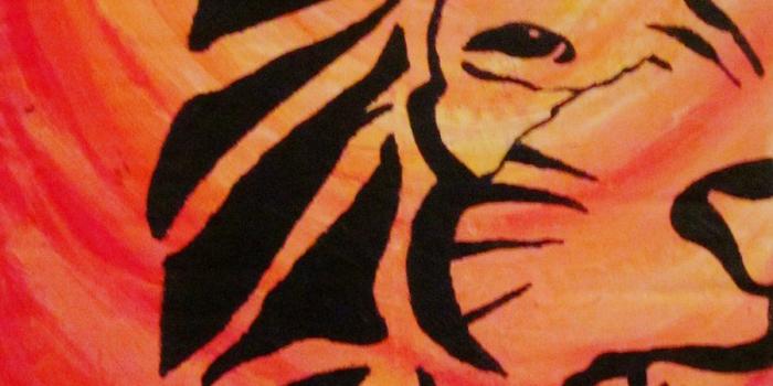 900x1541 Lion With Crown Wallpaper