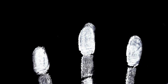 1242x2208 iPhone6papers - ab61-wallpaper-handprint-black