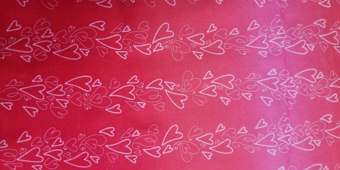 2048x1536 Hearts on red Ombre