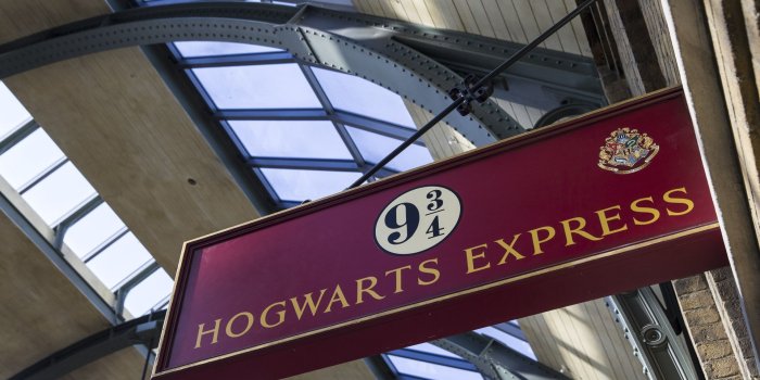 1920x1440 Hogwarts Express & Platform 9¾ – The Wizarding World of Harry Potter