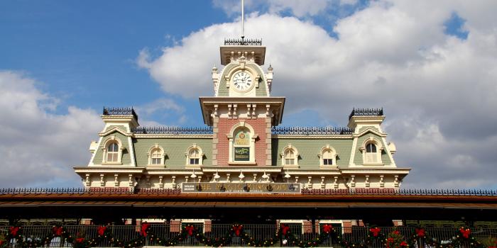 2560x1440 45+] Magic Kingdom Christmas Wallpaper on WallpaperSafari