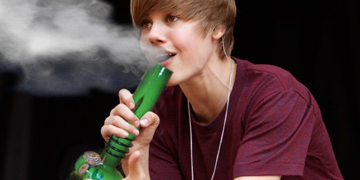 1600x1200 Top 10 Celebrities Who Smoke Marijuana | Terrific Top 10