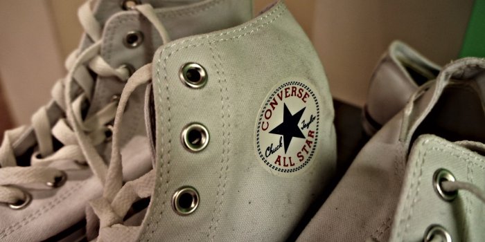 1920x1080 Download wallpaper 1920x1080 converse, sneakers, old, laces, shoes