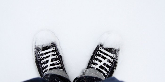 2560x1440 Converse Shoes in Winter Wallpapers HD / Desktop and Mobile Backgrounds