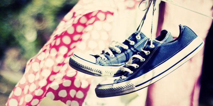 1280x800 Converse shoes wallpaper