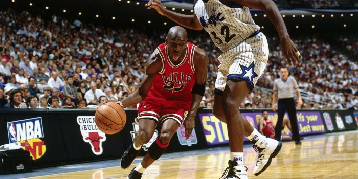 1600x1200 Best Moment Michael Jordan Versus Shaquille O'Neal in NBA Photo