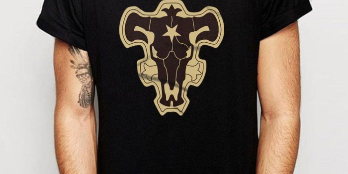 1000x1000 Black Clover Anime With Symbol 5 Leaf Clover And Black Bull On Back Men S T  Shirt