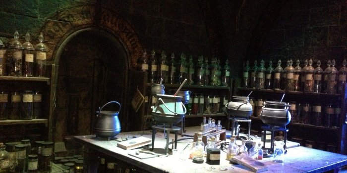 1600x1200 Potions classroom | Casual Travelers