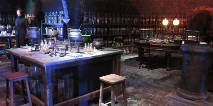 1024x768 Harry Potter/Warner Bros. Studio Tour: Potions Classroom