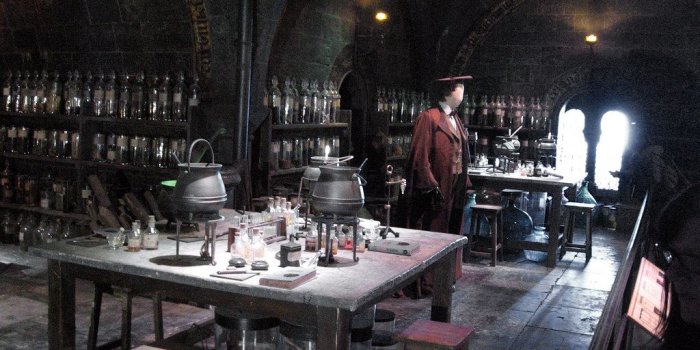 1024x768 Potions Laboratory 3, Harry Potter Studio Tour | Susan Lenz
