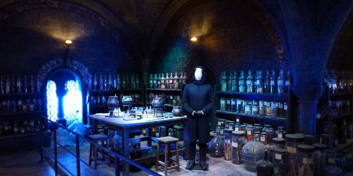 1024x768 Potions Classroom: Harry Potter Tour Warner Bros Studios L…