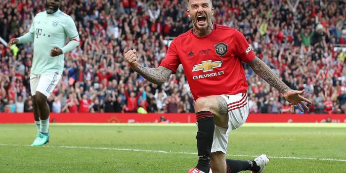 1136x696 David Beckham and Manchester United Legends party like it's 1999