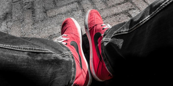 3840x2401 3090703 casual, fashion, jeans, lashes, man, nike, person, red shoes