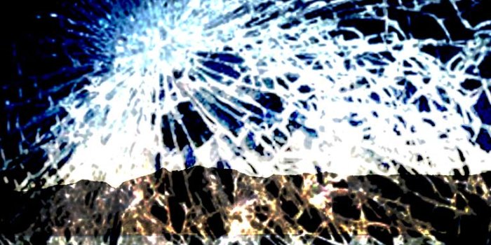 768x1024 7 Broken Screen Wallpapers Prank For Apple iPhone