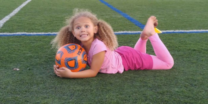 3840x2160 3094680 3840x2160 blonde hair, curly hair, pink, silly, soccer