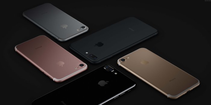 5120x2466 Photo of two black and jet black iPhone 7 Plus and three gold, rose