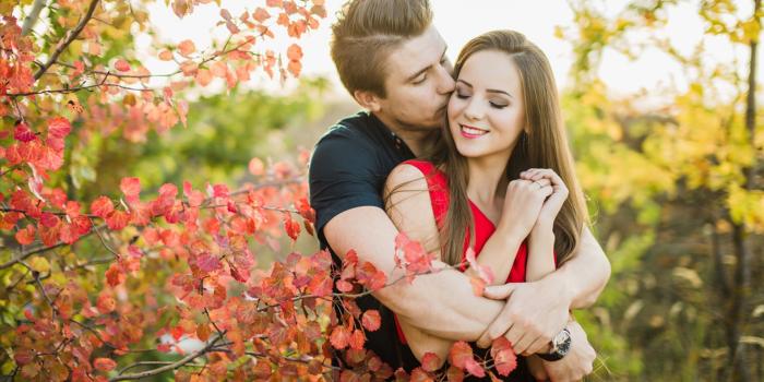 1920x1200 Beautiful Loving Couple Romance In Nature Autumn Leaves - Beautiful