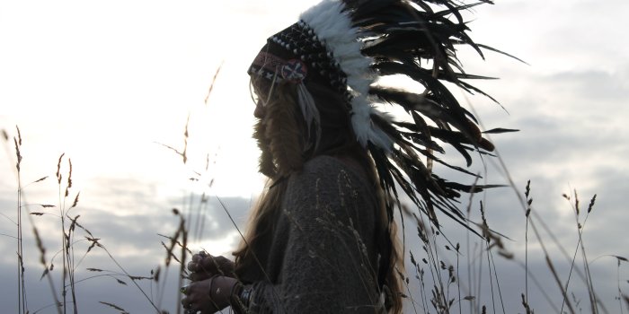 4272x2848 Woman wearing native American headpiece HD wallpaper | Wallpaper Flare