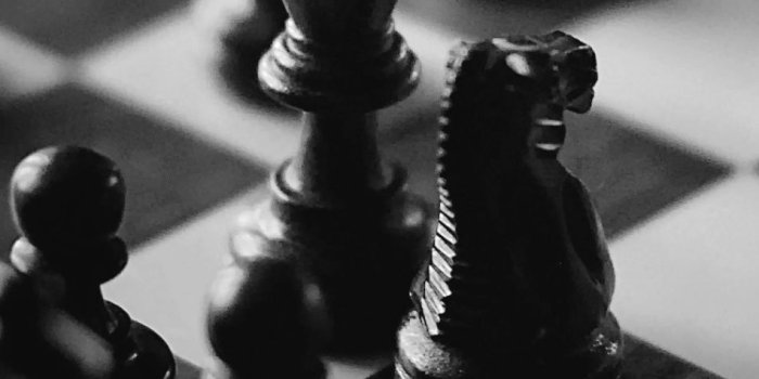 950x1520 Black And White Chess Board Pieces Iphone 6 Plus Hd Wallpaper