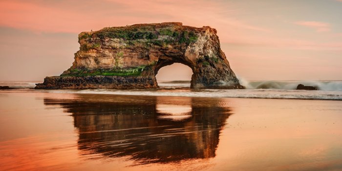 2560x1600 Wallpaper Santa Cruz, California, coast scenery, rock, sea 2560x1600